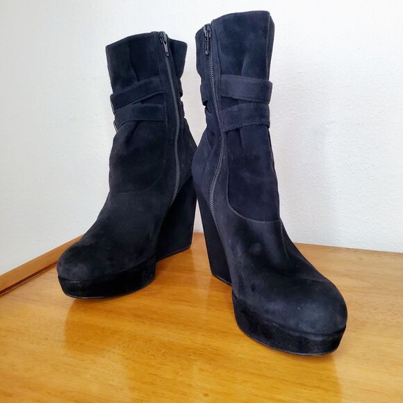 Stuart Weitzman WedgeHolster Black Suede Ruched Buckle Booties Fall Ankle SZ 9 - Picture 1 of 11